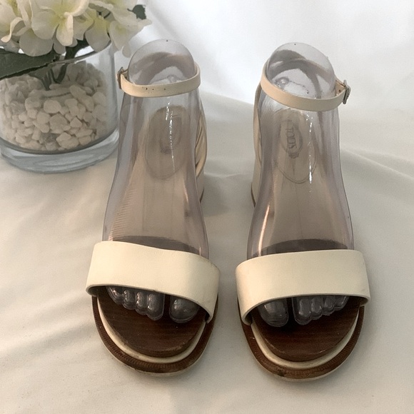 TOD’S Block Heel Leather Sandals - Picture 2 of 15